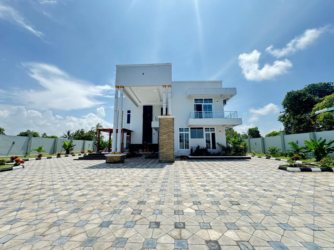 Modern 4-Bedroom Home in Bagamoyo